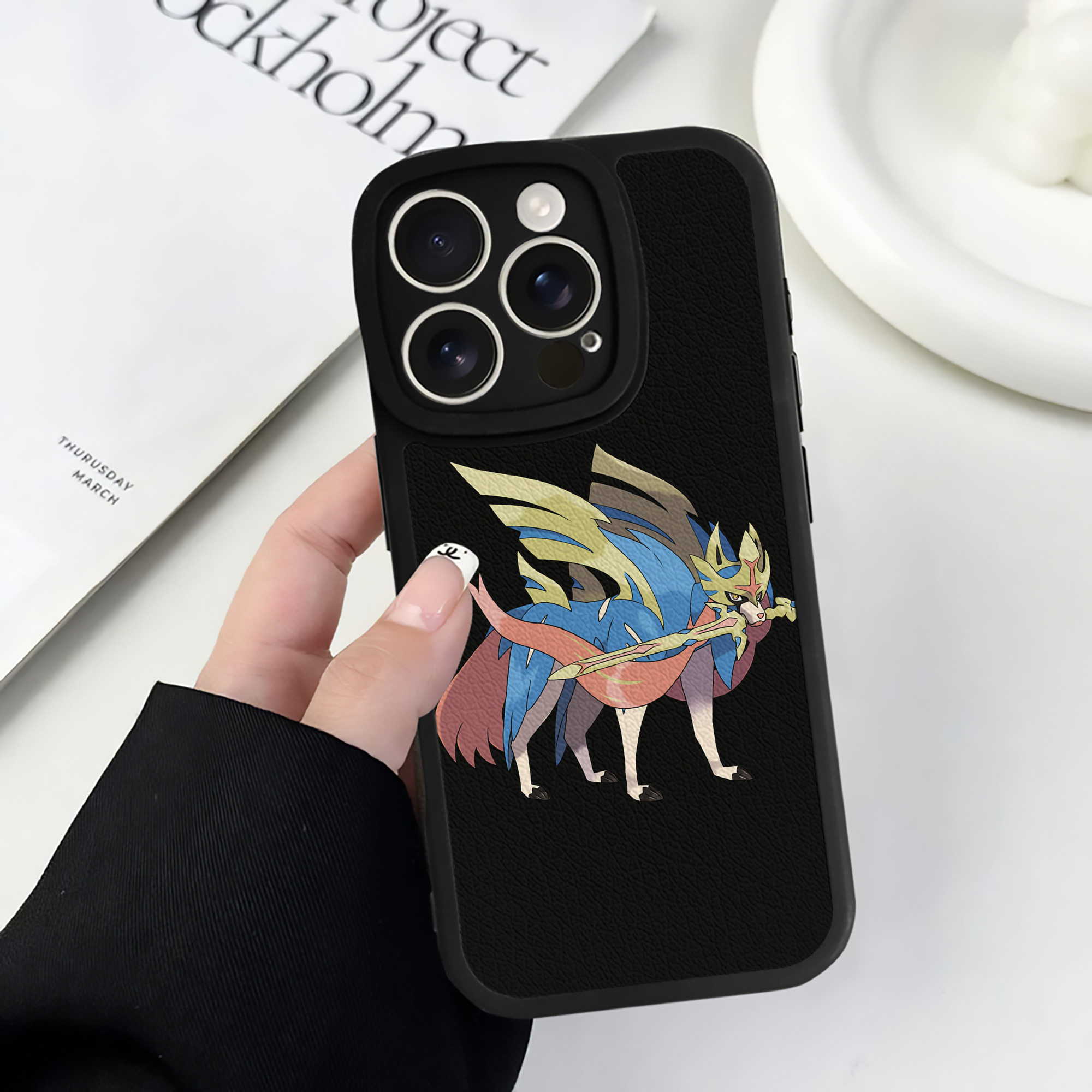 （画像用） ポケットモンスター Pokémon 【iPhone 16シリーズ対応】シリコンスマホケース（レザー調） 材質：シリコン
